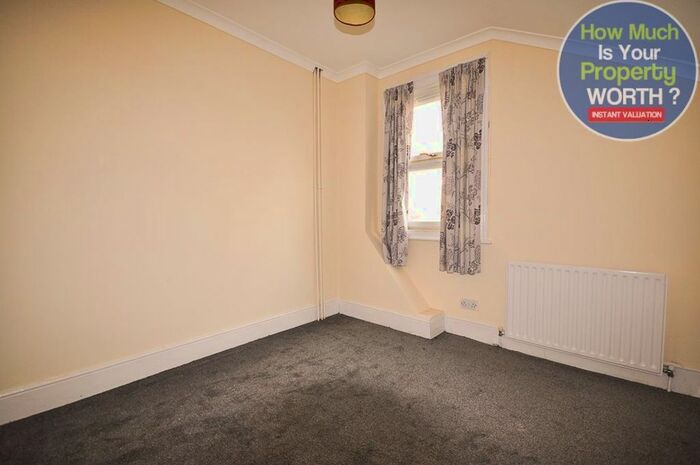 2 Bedroom Flat To Rent In Ombersley Road, Bedford, MK42