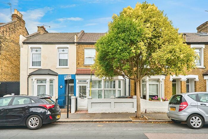 1 Bedroom Flat For Sale In Pearcroft Road, London, E11