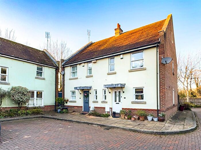 3 Bedroom Semi-Detached House For Sale In Wheelwrights Close, Arundel, BN18