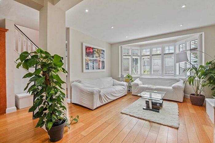 4 Bedroom Detached House To Rent In Dollis Hill Avenue, London, NW2