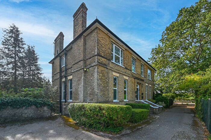 2 Bedroom Flat To Rent In Grove Park Farm, Grove Park, London, W4
