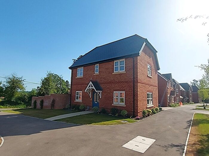 3 Bedroom Detached House For Sale In Oakdale Road, Maidenhead, SL6