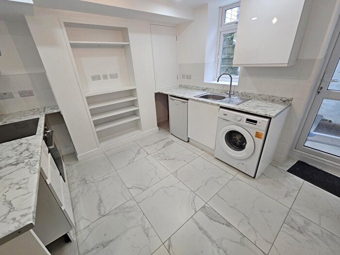 Flat To Rent In Melville Road, Maidstone, ME15