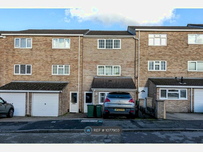 1 Bedroom Flat To Rent In Coney Burrows, London, E4