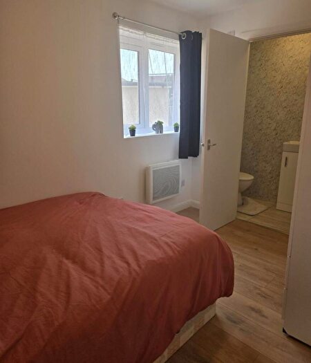 7 Bedroom Semi-Detached House To Rent In Leighton Close, Edgware, HA8