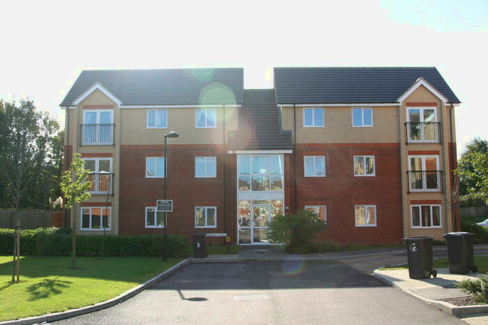 2 Bedroom Apartment To Rent In Braeburn Walk, Royston, SG8