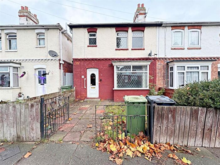 3 Bedroom Semi Detached House For Sale In Sutcliffe Avenue, Grimsby, N.E. Lincs, DN33