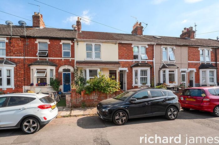 2 Bedroom Terraced House For Sale In Dixon Street, Swindon, SN1