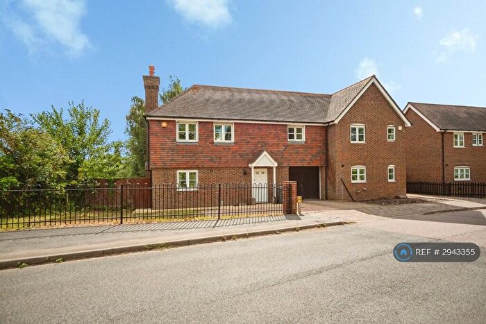 4 Bedroom Semi-Detached House To Rent In Cemetery Road, Snodland, ME6