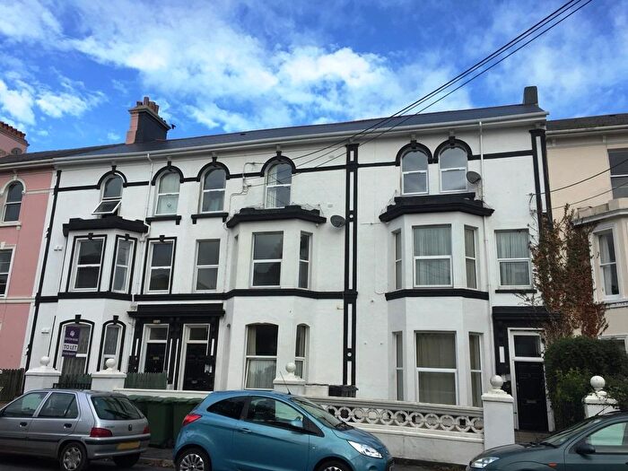 2 Bedroom Flat To Rent In Barton Crescent, Dawlish, EX7