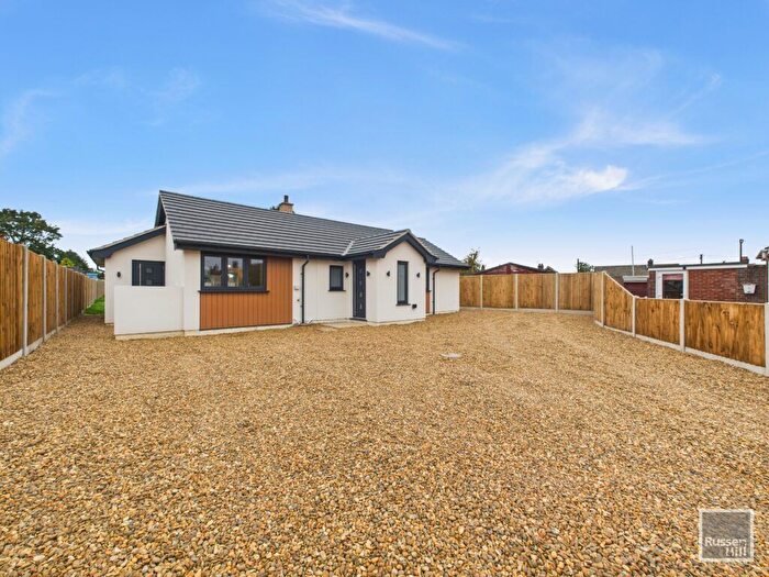 3 Bedroom Detached Bungalow For Sale In Fletcher Close, Tunstead, NR12