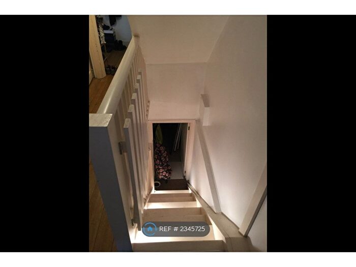2 Bedroom Flat To Rent In Chatto Road, London, SW11