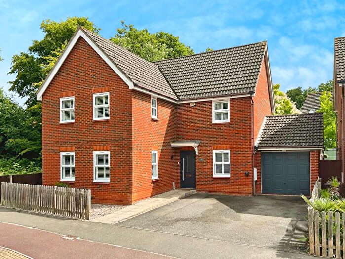 4 Bedroom Detached House For Sale In Sweet Bay Crescent, Godinton Park, TN23