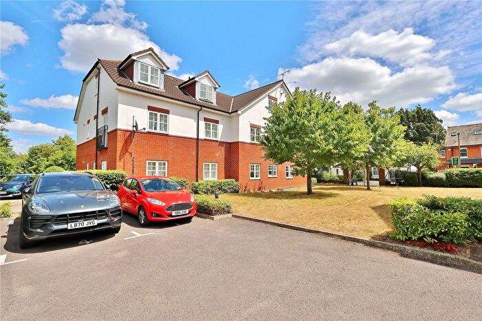 2 Bedroom Flat To Rent In Kingsway, Woking, Surrey, GU21