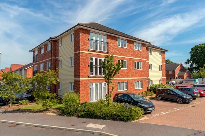 2 Bedroom Apartment To Rent In Henlow Place, Farnborough, Hampshire, GU14
