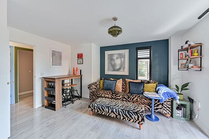 2 Bedroom Flat For Sale In William Court, Chalfont Road, South Norwood, London, SE25