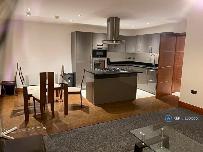 3 Bedroom Flat To Rent In Stoneham House, Croydon, CR0