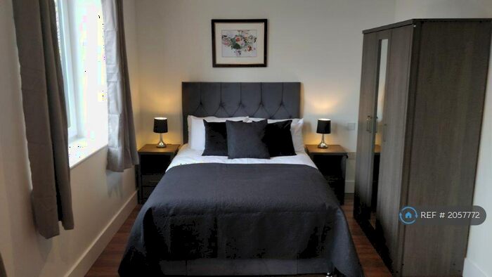 1 Bedroom Flat To Rent In Chapel St, Stafford, ST16