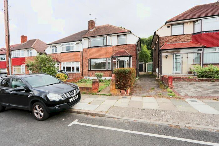 3 Bedroom Semi-Detached House To Rent In Berryhill, London, SE9