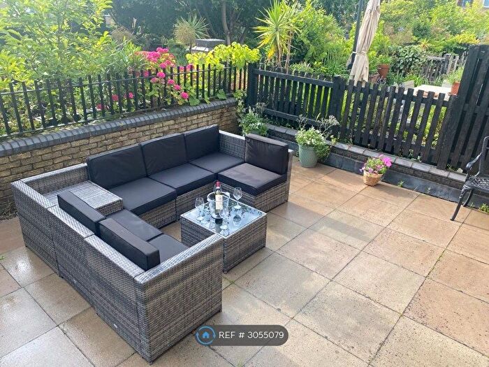 2 Bedroom Maisonette To Rent In Back Church Lane, London, E1