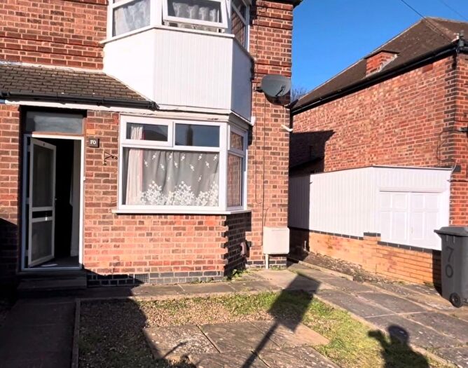 3 Bedroom Semi Detached House To Rent In Rotherby Avenue, Leicester, LE4