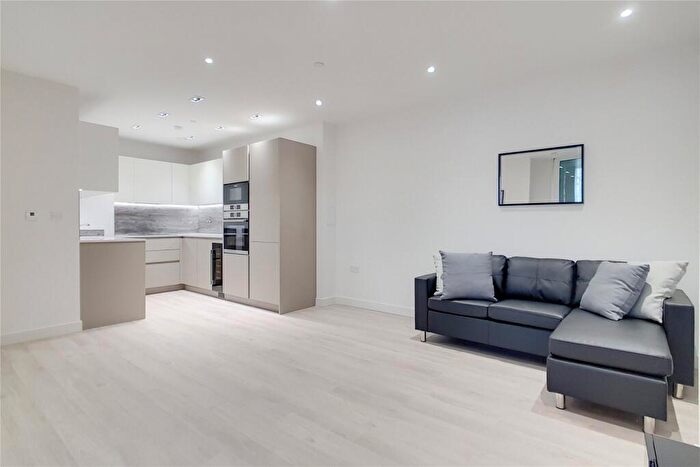 2 Bedroom Flat To Rent In Woodberry Down London, N4