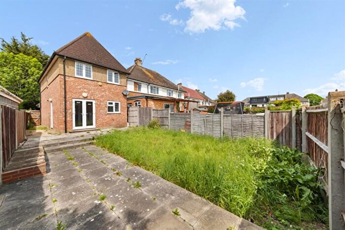 4 Bedroom Detached House For Sale In The Corner House, , Walnut Close, Hayes, UB3