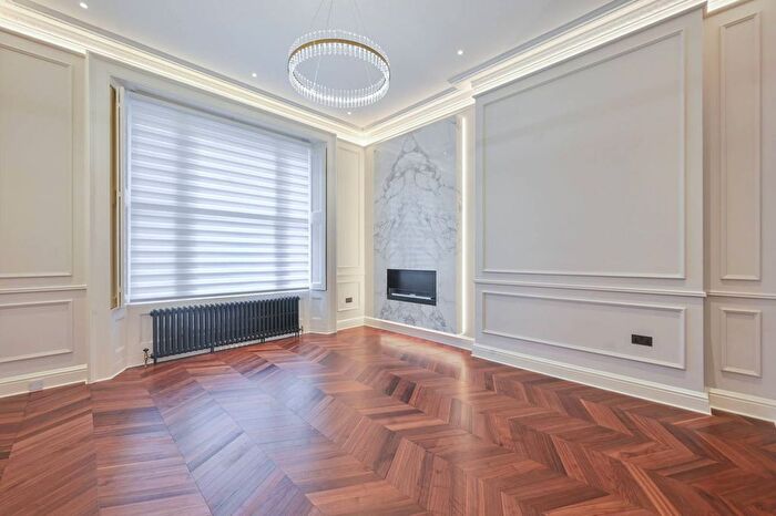 3 Bedroom Maisonette To Rent In Cornwall Gardens, South Kensington, London, SW7