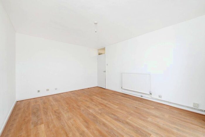 2 Bedroom Flat To Rent In Chiltern Road, Mile End, London, E3