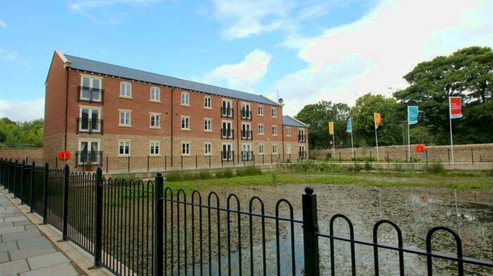 2 Bedroom Flat To Rent In Winker Green, Stanningley Road, LS12