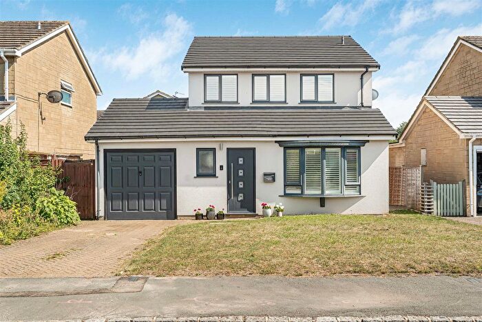 4 Bedroom Detached House For Sale In Fortescue Drive, Chesterton, Bicester, OX26