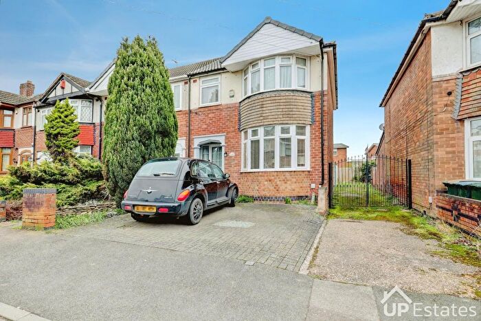 3 Bedroom End Terrace House For Sale In Silverdale Close, Coventry, CV2