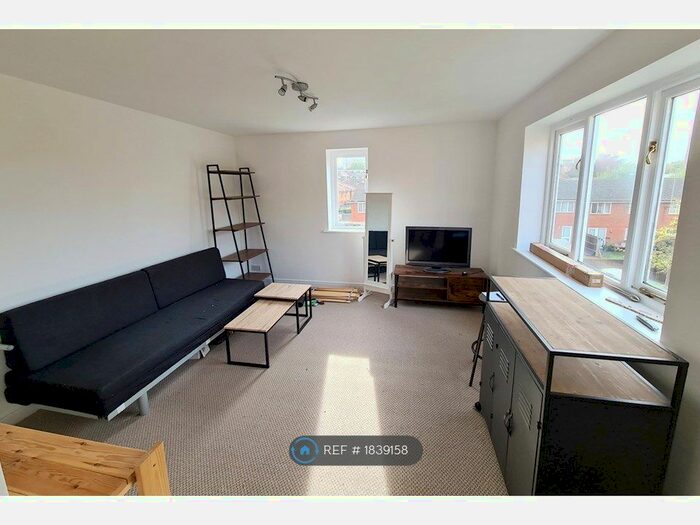 1 Bedroom Flat To Rent In Harlinger Street, London, SE18