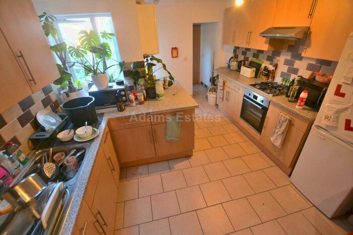 6 Bedroom Terraced House To Rent In Brighton Road, Reading, England, RG6