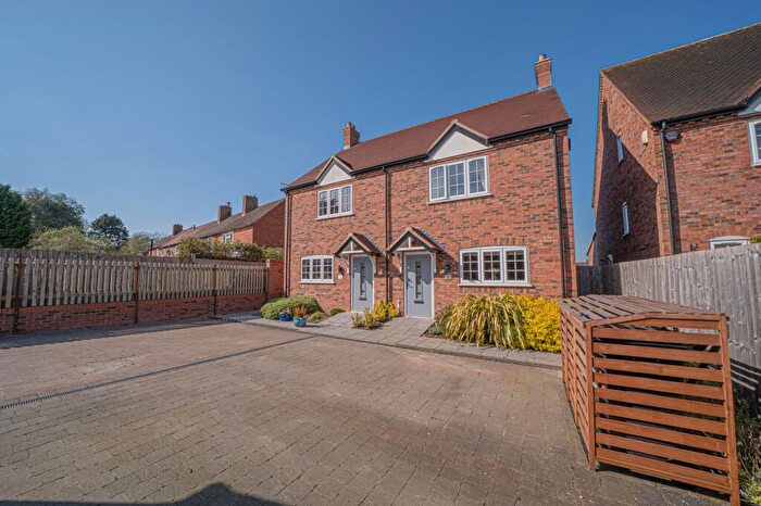3 Bedroom Semi-Detached House For Sale In Doctors Close, Tanworth-In-Arden, B94