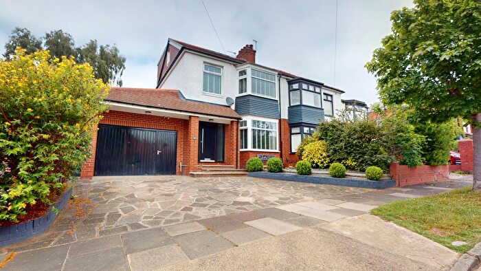 5 Bedroom Semi-Detached House For Sale In North Avenue, South Shields, NE34