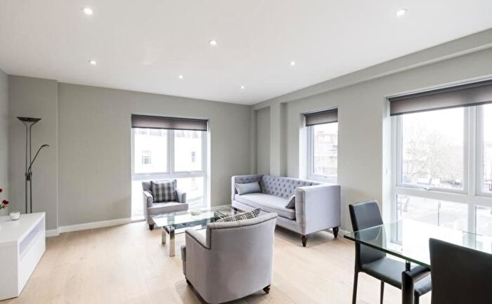 3 Bedroom Flat To Rent In Bromyard Avenue, Acton, London, W3