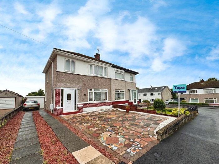 3 Bedroom Semi-Detached House For Sale In Broompark Drive, Inchinnan, PA4