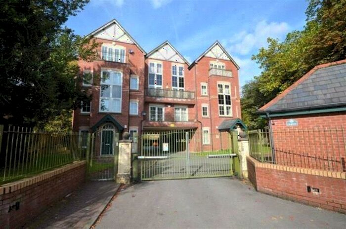 2 Bedroom Apartment To Rent In Lingfield Apartments, Whalley Range, Manchester, M16