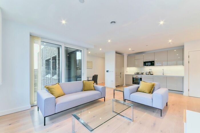 1 Bedroom Flat To Rent In Walworth Road, Elephant Amp; Castle, London, SE17