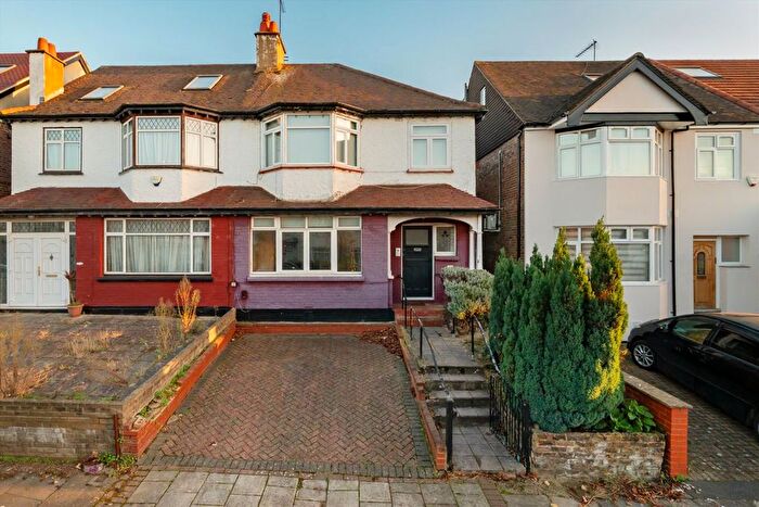 2 Bedroom Flat To Rent In Montpelier Rise, Golders Green, NW11