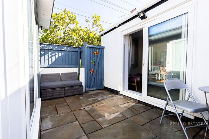 2 Bedroom Flat For Sale In Alexandra Terrace, Exmouth, EX8