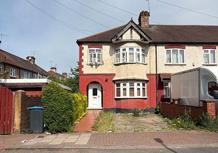 3 Bedroom End Of Terrace House For Sale In Herne Close, Neasden, London, NW10