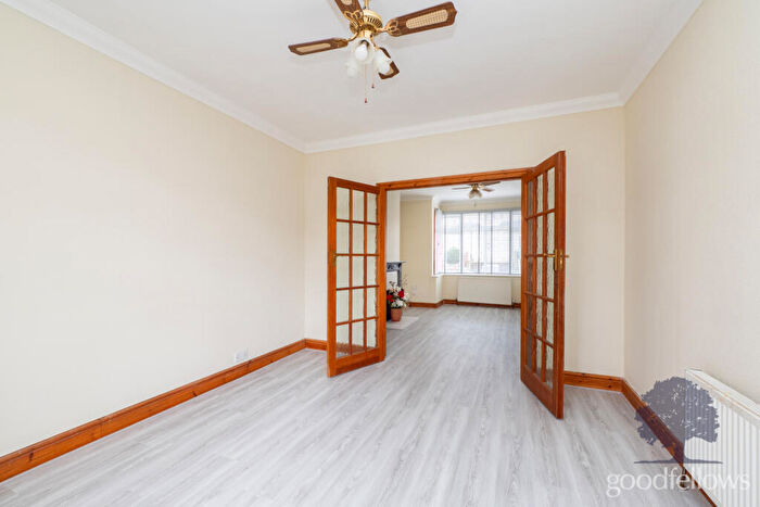 3 Bedroom House To Rent In Waddon Court Road, Croydon, CR0