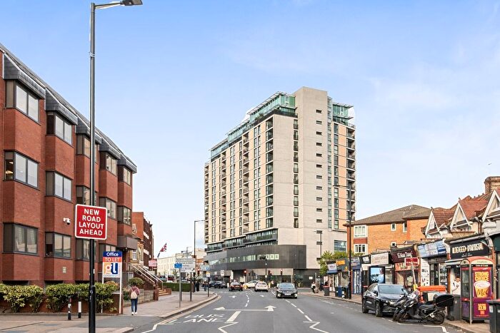 2 Bedroom Flat To Rent In Kingsway, London, N12