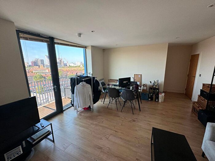 2 Bedroom Flat To Rent In City Walk, London, SE1