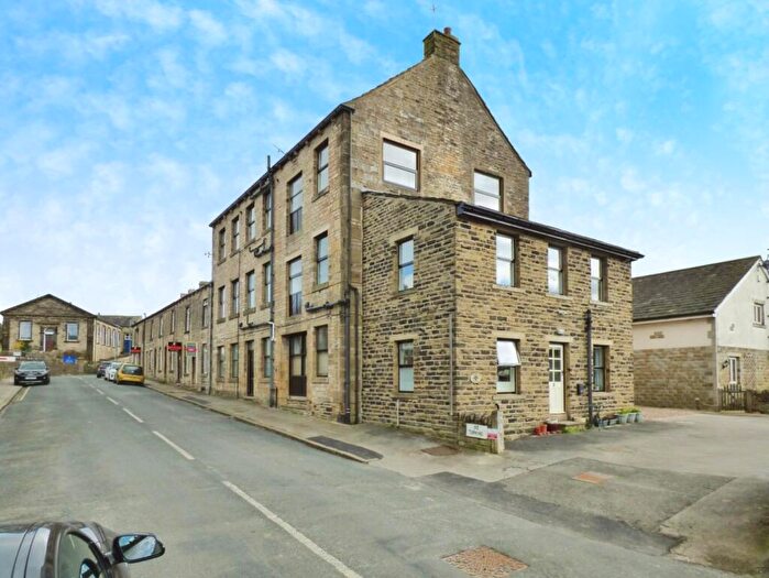 2 Bedroom Apartment For Sale In Royd Mews, Bradley, BD20