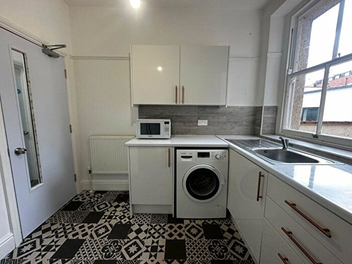 2 Bedroom Apartment To Rent In Hillgrove Street, Bristol, Somerset, BS2