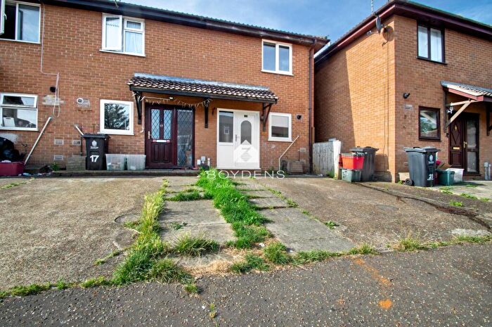 2 Bedroom End Of Terrace House For Sale In Trimley Close, Clacton On Sea, CO16