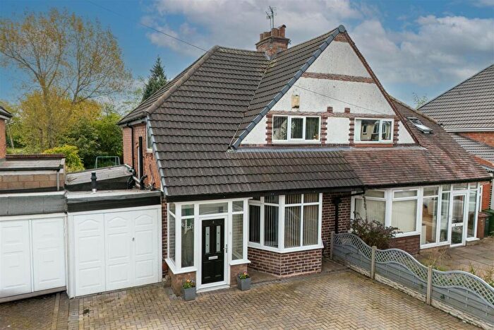 3 Bedroom Semi-Detached House For Sale In Haslucks Green Road, Shirley, Solihull, B90